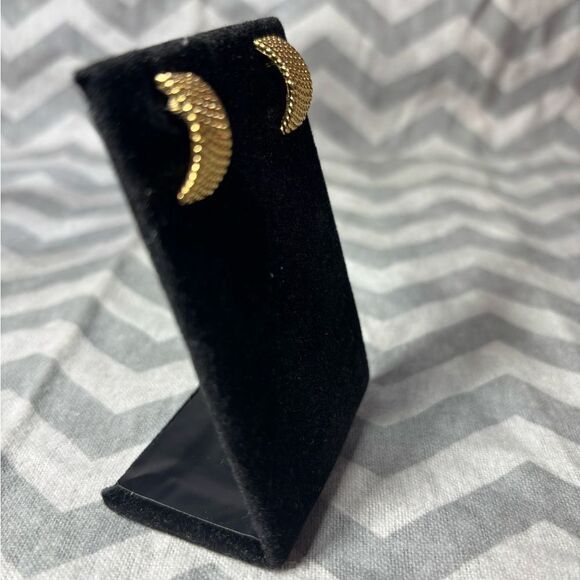 Monet Goldtone Post Earrings Excellent Preloved Condition - Picture 4 of 8